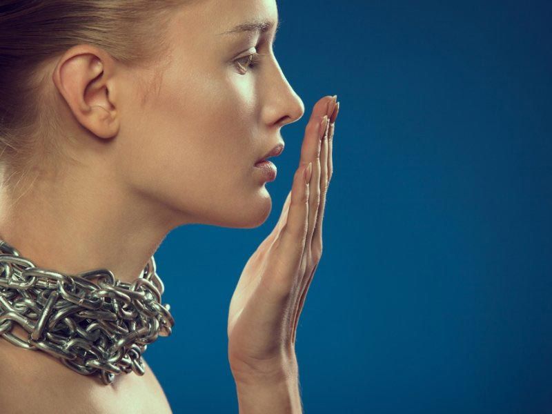 9 бьюти-проблем, о которых стесняются говорить многие девушки проблемы о которых стесняются говорить, запах от ног, потеющие ладони