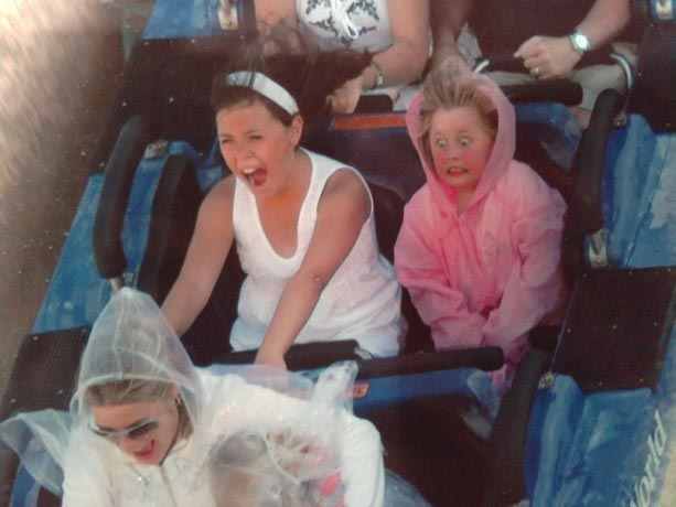 Страх и трэш: 30 смешных фотографий людей, сделанных во время поездки на американских горках смешные люди на аттракционах, приколы на американских горках, смешные люди на американских горках