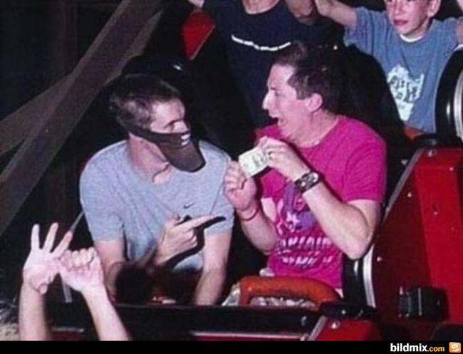 Страх и трэш: 30 смешных фотографий людей, сделанных во время поездки на американских горках смешные люди на аттракционах, приколы на американских горках, смешные люди на американских горках