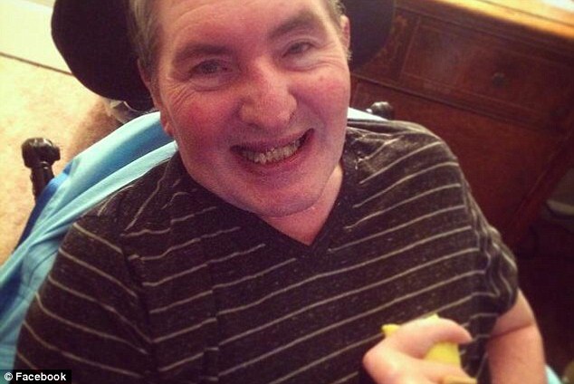 официантка принесла записку пожарным, пожарные помогли купить фургон парализованному, Лиз Вудворд, Liz Woodward