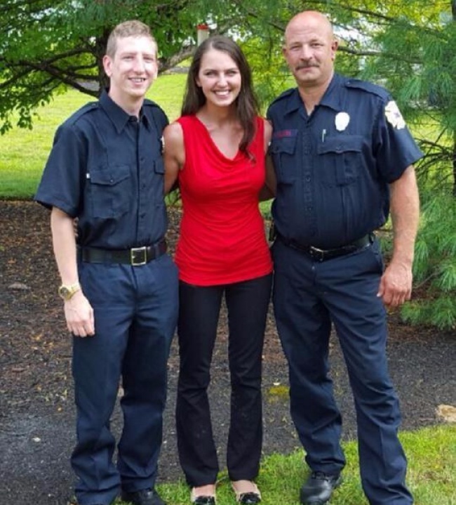 официантка принесла записку пожарным, пожарные помогли купить фургон парализованному, Лиз Вудворд, Liz Woodward