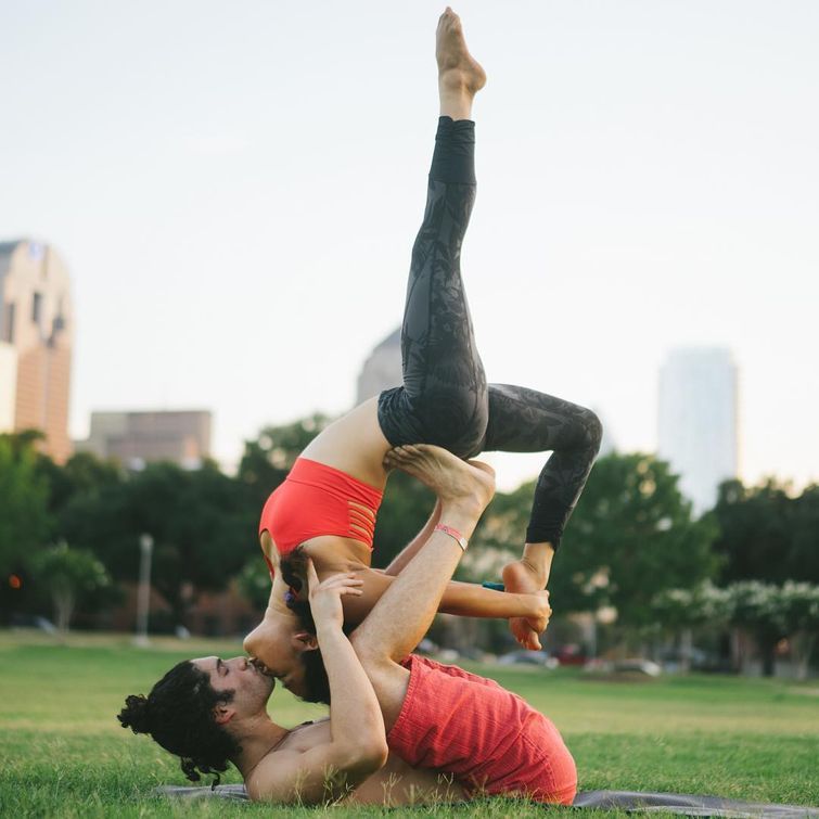 7 видов пар, которые безумно раздражают одиноких людей и не только их раздражающие пары, виды пар которые раздражают, раздражает одиноких людей