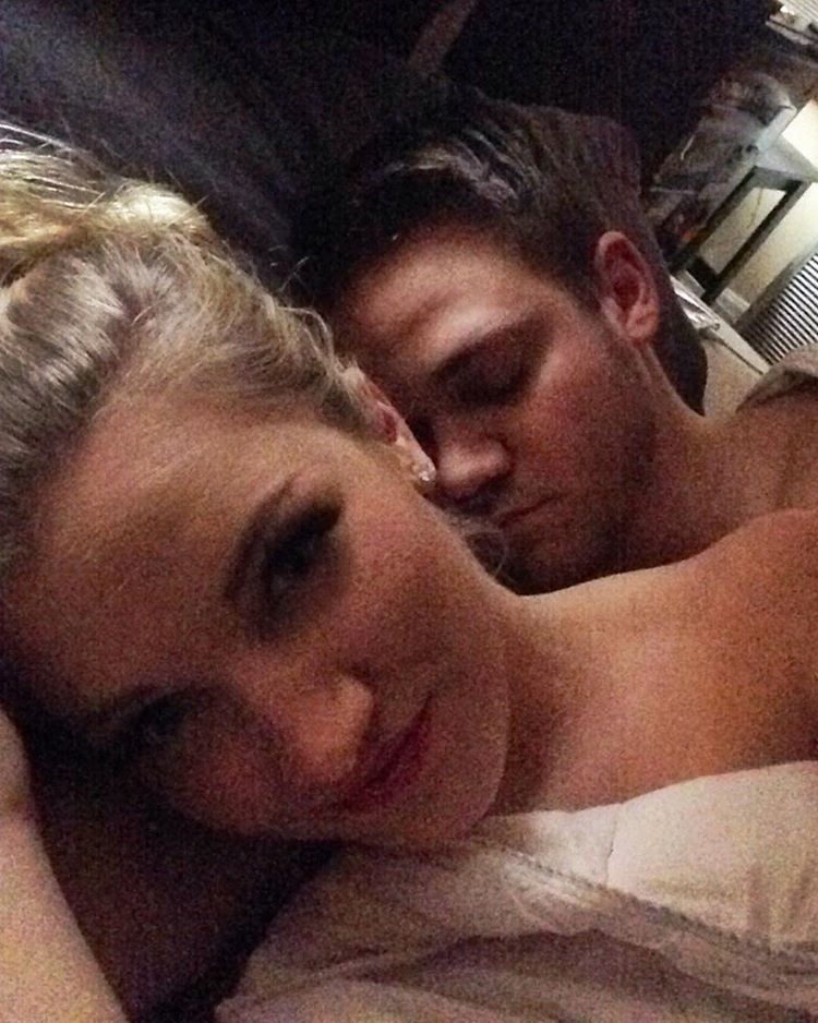 7 видов пар, которые безумно раздражают одиноких людей и не только их раздражающие пары, виды пар которые раздражают, раздражает одиноких людей