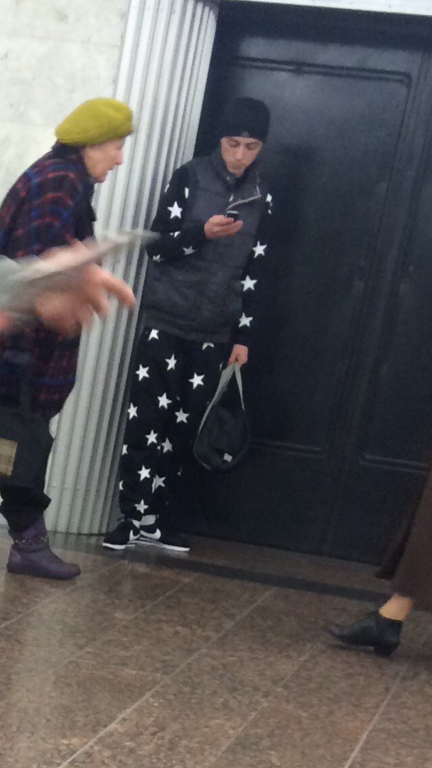 мода петербургского метро, мода метро, модники в транспорте, странные пассажиры метро 