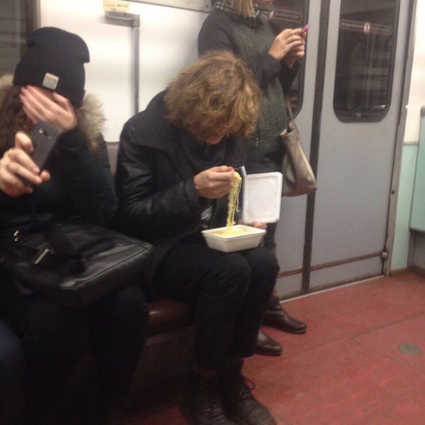 мода петербургского метро, мода метро, модники в транспорте, странные пассажиры метро 