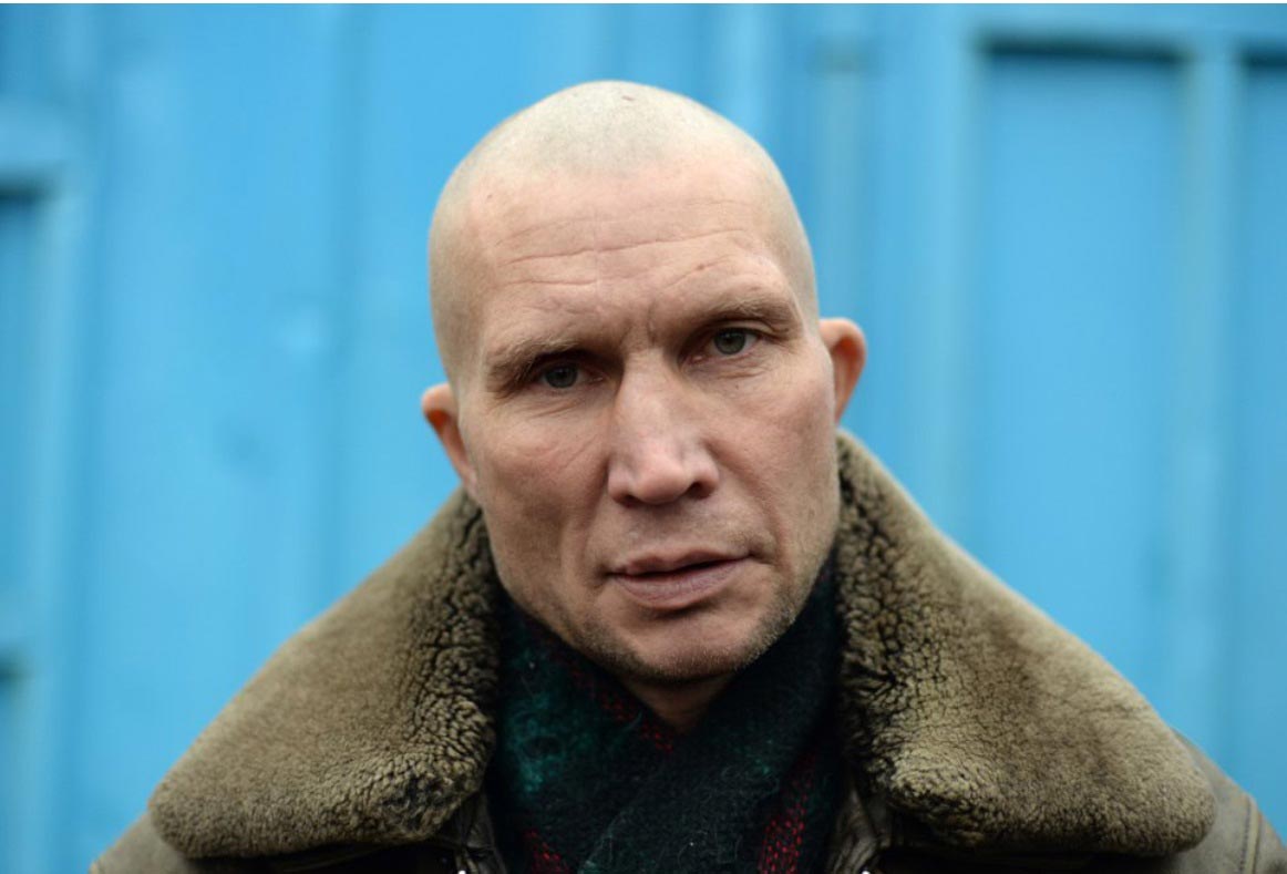 питерские бездомные до и после стрижки, уличный бабер подстриг бездомных