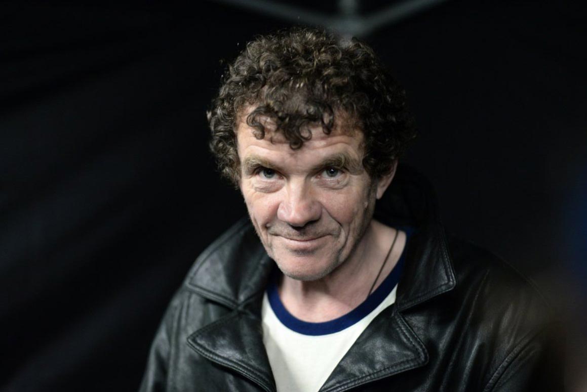 питерские бездомные до и после стрижки, уличный бабер подстриг бездомных