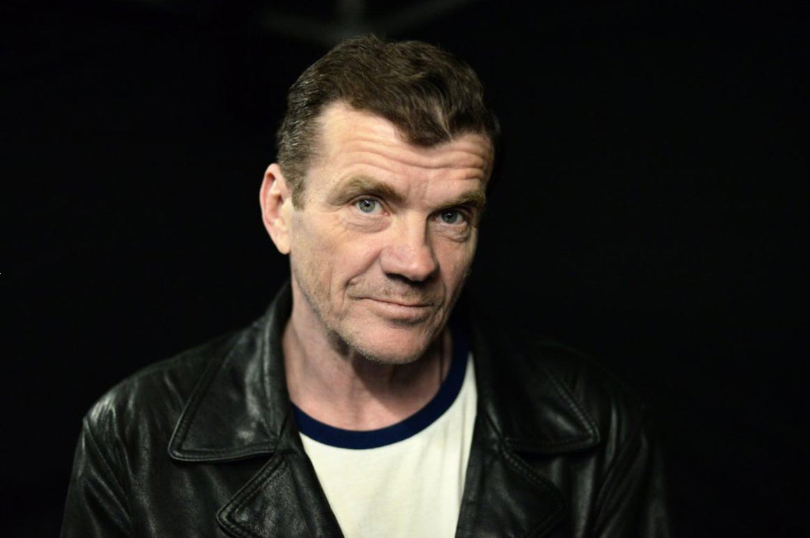 питерские бездомные до и после стрижки, уличный бабер подстриг бездомных