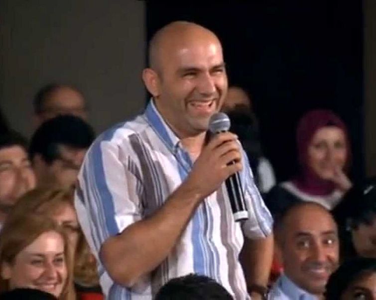 сорвал комедию своим смехом, смешной смех, смешной смех мужчины, смешной мужской смех