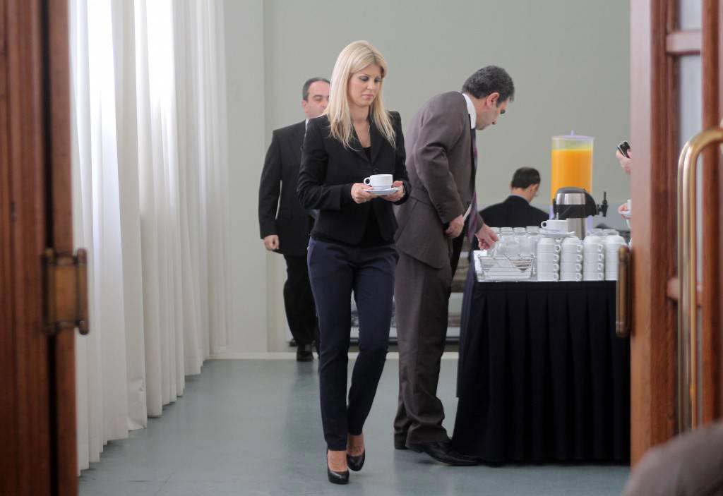 Елене Рапти, Elena Rapti,горячая женщина в парламенте Греции, красивая депутат в парламенте Греции