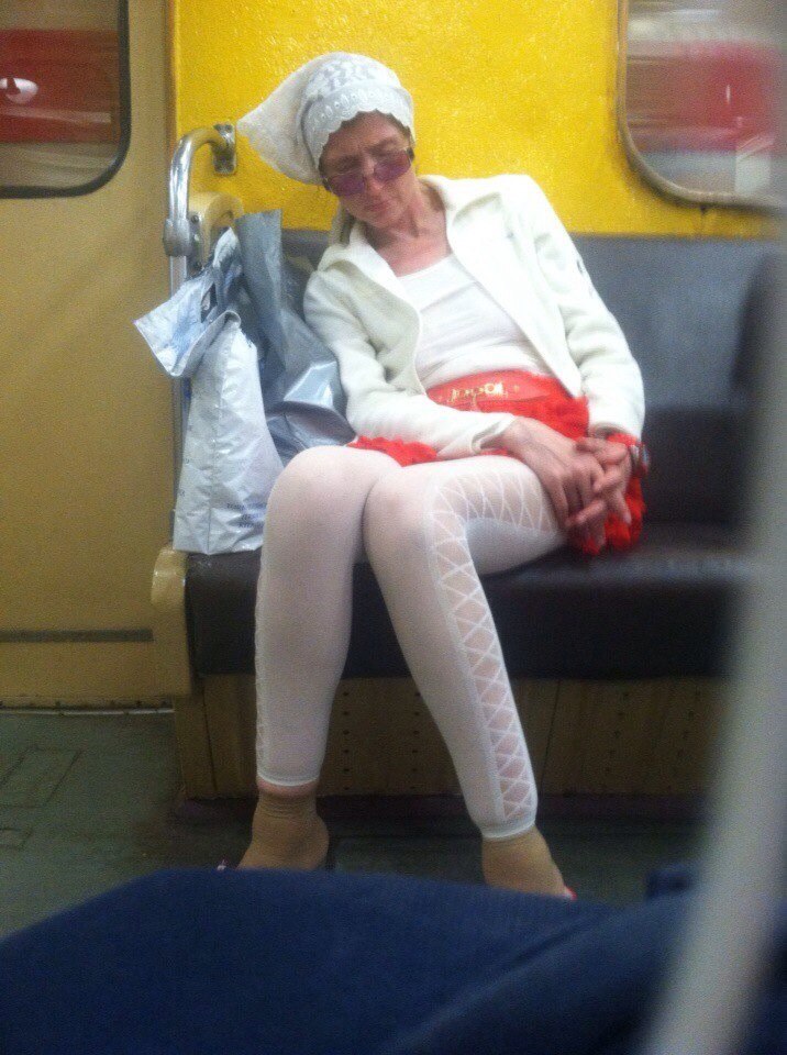 мода петербургского метро, мода метро, модники в транспорте, странные пассажиры метро 