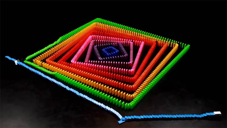 костяшки домино падают, крушение конструкций домино, FlippyCat