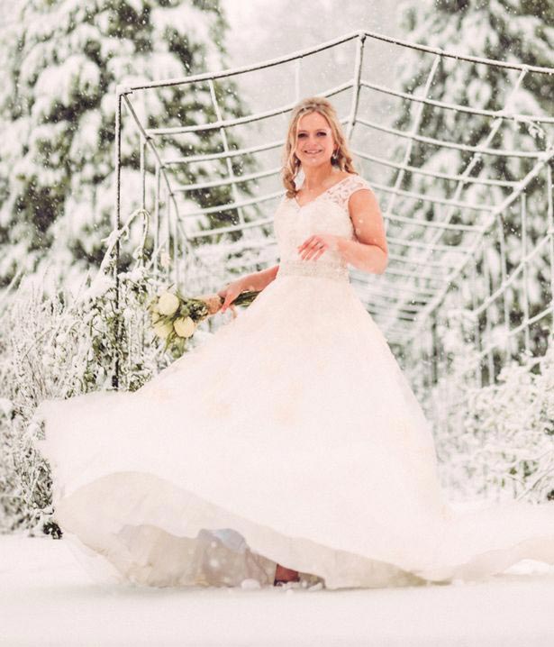 свадебная фотосессия в зимней сказке, свадебная фотосессия метель