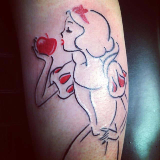 татуировки с диснеевскими принцессами, тату с персонажами мультфильмов, тату дисней