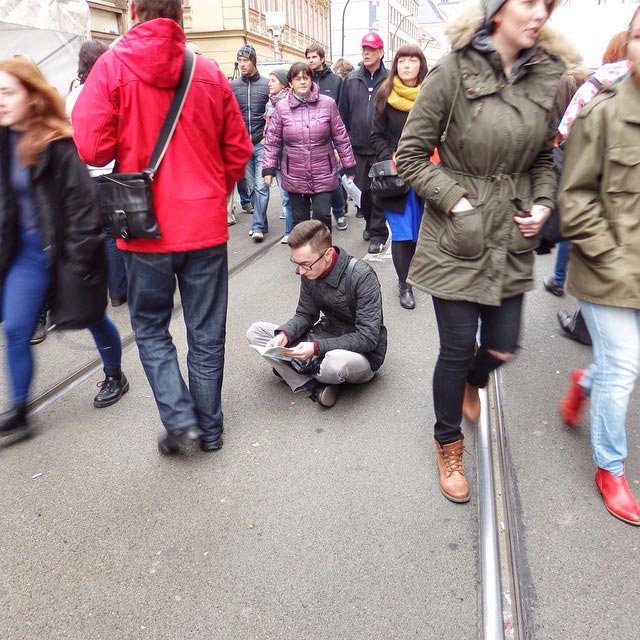 Вызов книги, Якуб Павловский, Jakub Pavlovsky, парень читает везде где ему хочется