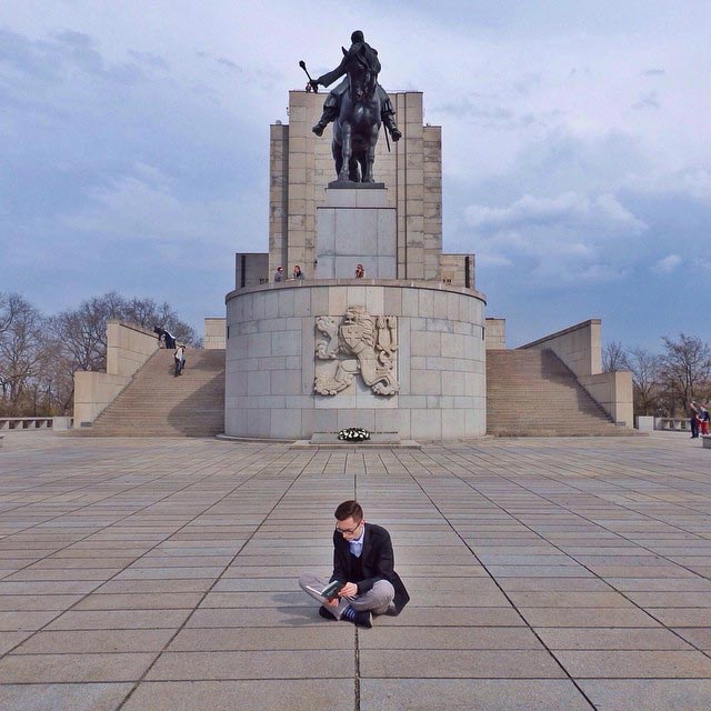 Вызов книги, Якуб Павловский, Jakub Pavlovsky, парень читает везде где ему хочется