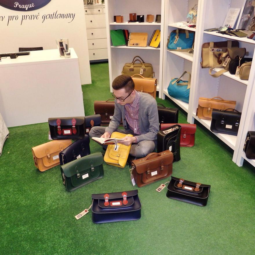 Вызов книги, Якуб Павловский, Jakub Pavlovsky, парень читает везде где ему хочется