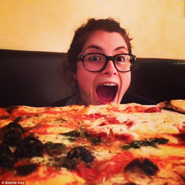 Из дряблой в спортивную: девушка разоблачила фитнес-фотографии похудела за 2 минуты, Софи Кей, Sophie Kay, как похудеть за две минуты, из дряблой в спортивную