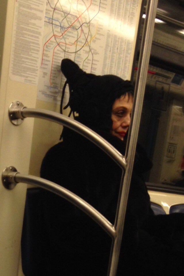 мода петербургского метро, мода метро, модники в транспорте, странные пассажиры метро 