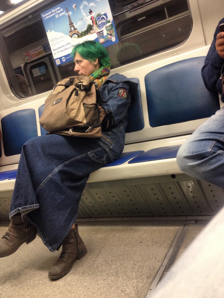 мода петербургского метро, мода метро, модники в транспорте, странные пассажиры метро 