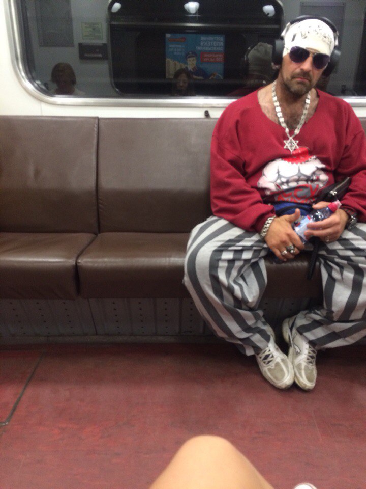 мода петербургского метро, мода метро, модники в транспорте, странные пассажиры метро 