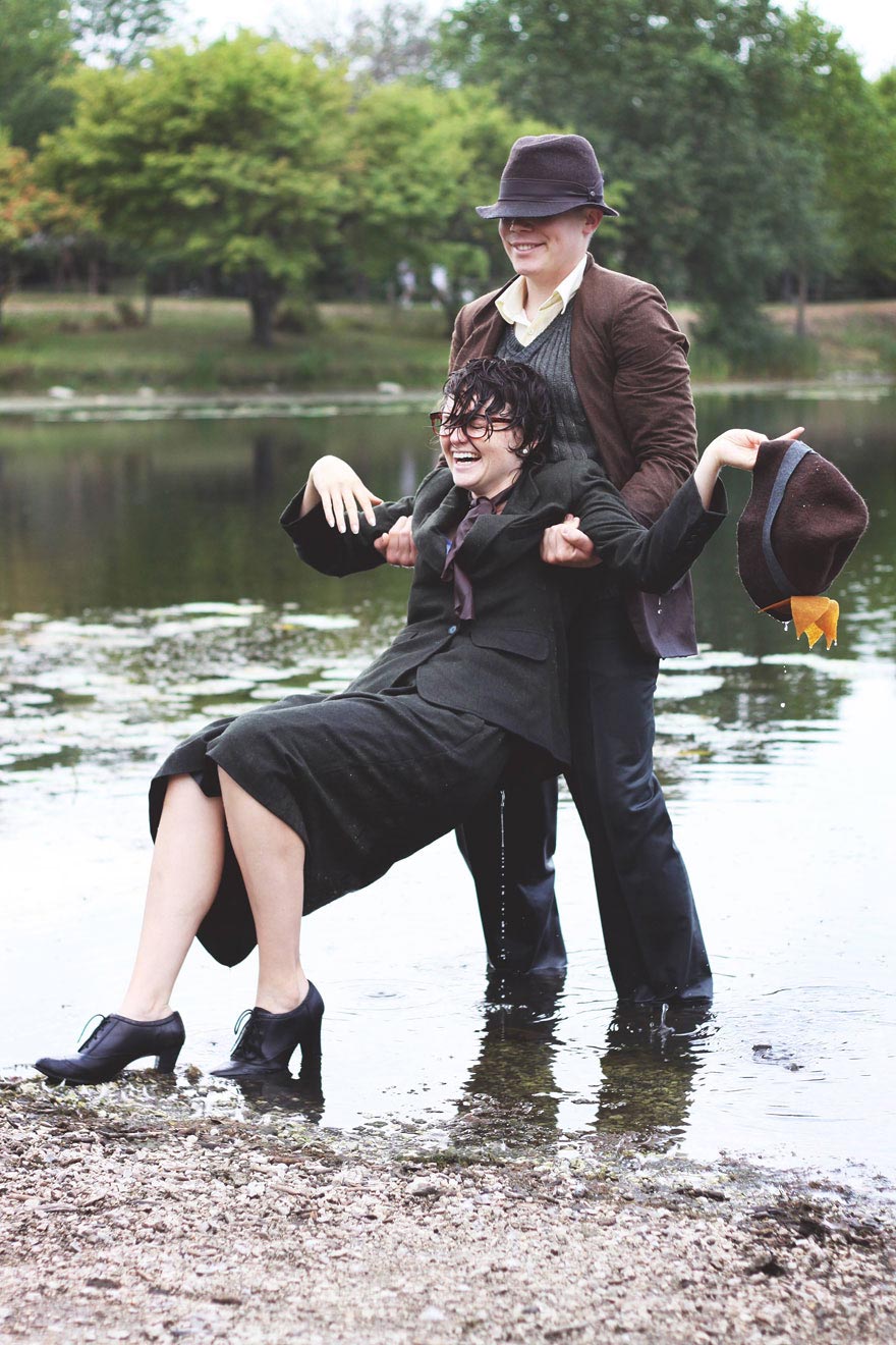 пара воссоздала сцены из мультика «101 далматинец»