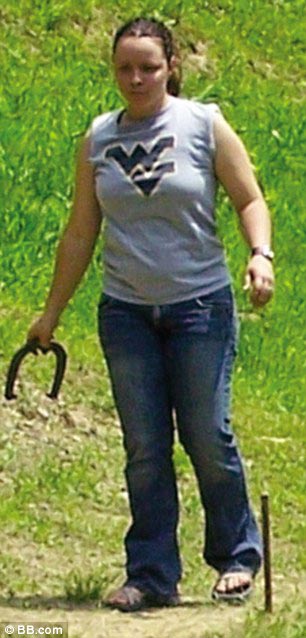 Мама двоих детей похудела на 20 кг и приобрела потрясающую форму, занимаясь спортом пока её дети спали женщина похудела занимаясь дома, до и после похудения занималась дома, женщина сильно похудела занимаясь дома