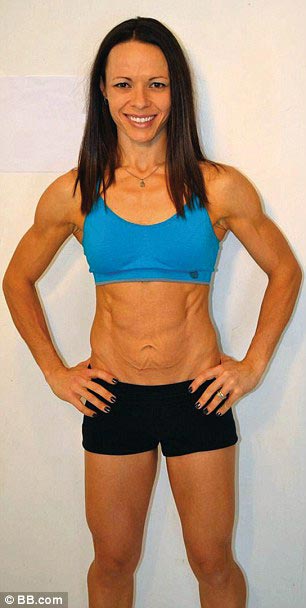 Мама двоих детей похудела на 20 кг и приобрела потрясающую форму, занимаясь спортом пока её дети спали женщина похудела занимаясь дома, до и после похудения занималась дома, женщина сильно похудела занимаясь дома