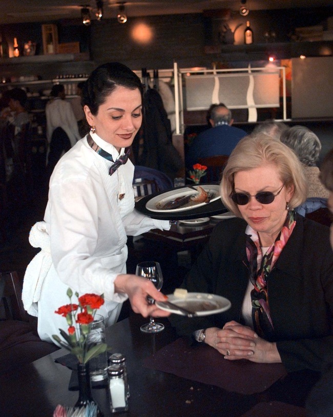 способы официант вас возненавидел, как взбесить официанта, как разозлить официанта