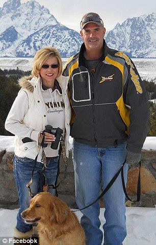 букет цветов от покойного мужа, вдова получила букет от мужа, вдова получила букет от умершего мужа