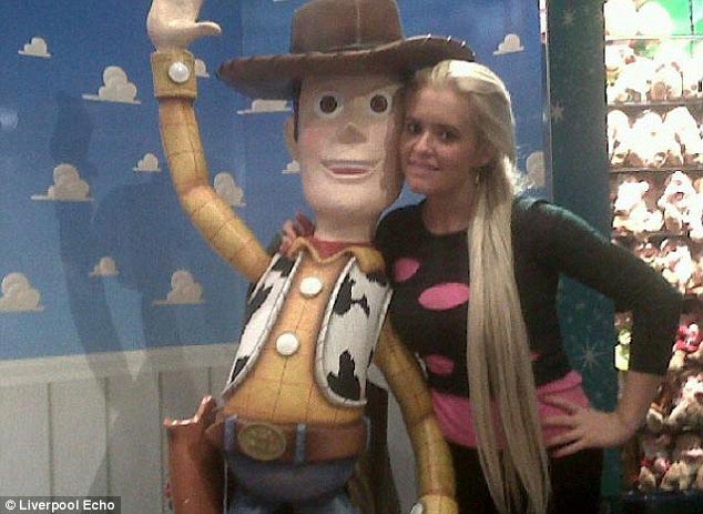 Как Памела: британка потратила 30 тысяч долларов, чтобы стать точной копией Памелы Андерсон потратила 30 тысяч долларов чтобы стать копией Памелы Андерсон, Кэролайн Андерсон, Carolyn Anderson, Scouse Pamm