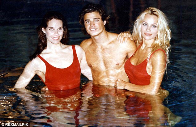 Как Памела: британка потратила 30 тысяч долларов, чтобы стать точной копией Памелы Андерсон потратила 30 тысяч долларов чтобы стать копией Памелы Андерсон, Кэролайн Андерсон, Carolyn Anderson, Scouse Pamm