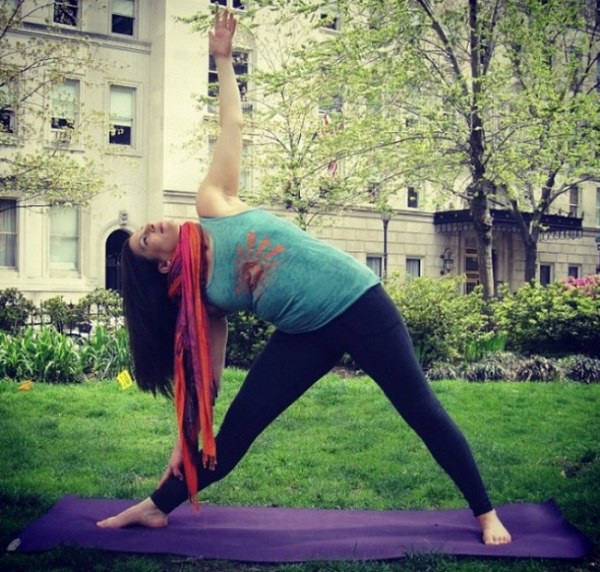 Йога размера плюс: девушки пышных форм бросают вызов обществу, доказывая, что они тоже могут заниматься йогой девушки пышных форм занимаются йогой, #SizeDoesntMatter