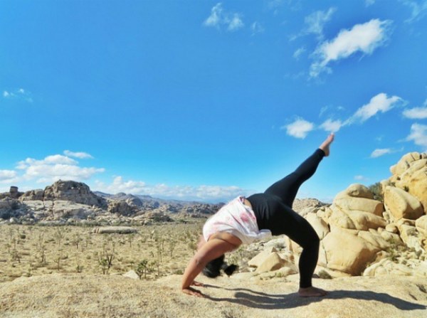 Йога размера плюс: девушки пышных форм бросают вызов обществу, доказывая, что они тоже могут заниматься йогой девушки пышных форм занимаются йогой, #SizeDoesntMatter