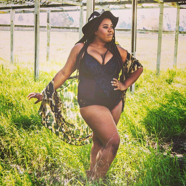 Полюби свои линии, полюби свои растяжки, женщины размещают фотографии своих растяжек, #LoveYourLines, Крисси Тейген