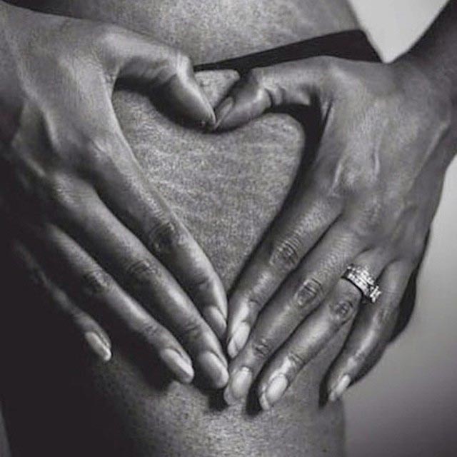 Полюби свои линии, полюби свои растяжки, женщины размещают фотографии своих растяжек, #LoveYourLines, Крисси Тейген