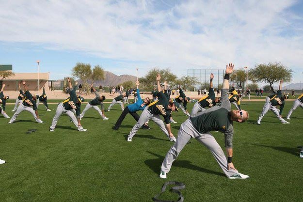 йога не для мужиков, причины почему парни не заниматься йогой, мужчины и йога, польза йоги