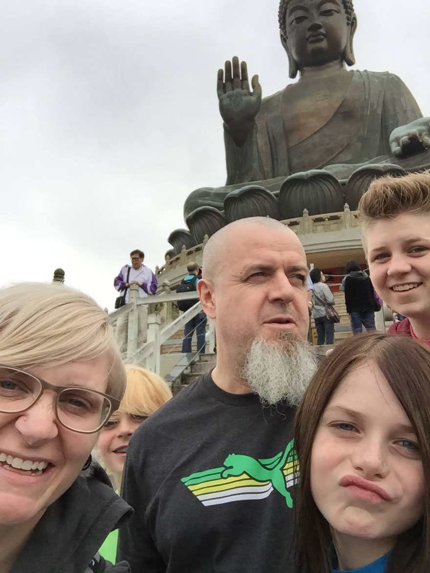 Мама перекрыла татуировку с изображением дочери, татуировка с дочерью сменившей пол