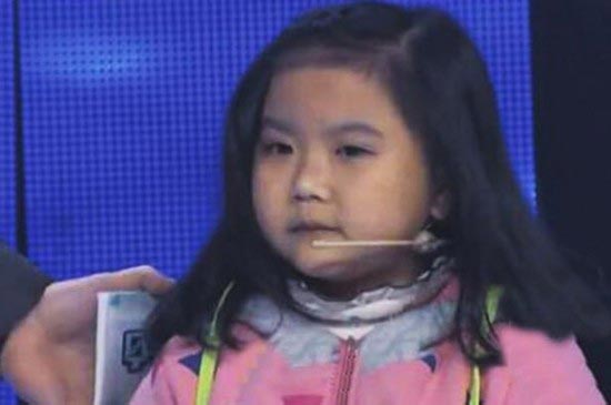 Цзен Юйшань, Zeng Yushan, девочка с заболеванием гипофиза, заболевание гипофиза тормозит развитие, китайская девочка выглядит очень молодо