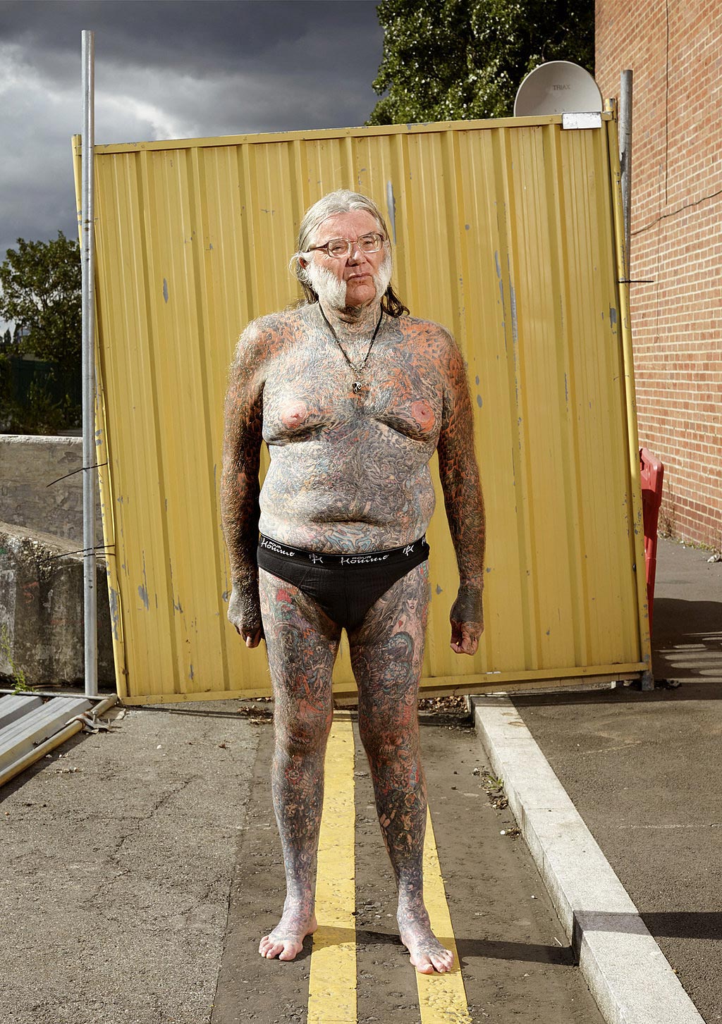 Алан Поудрил, Alan Powdrill, Covered, татуированные люди в одежде и без