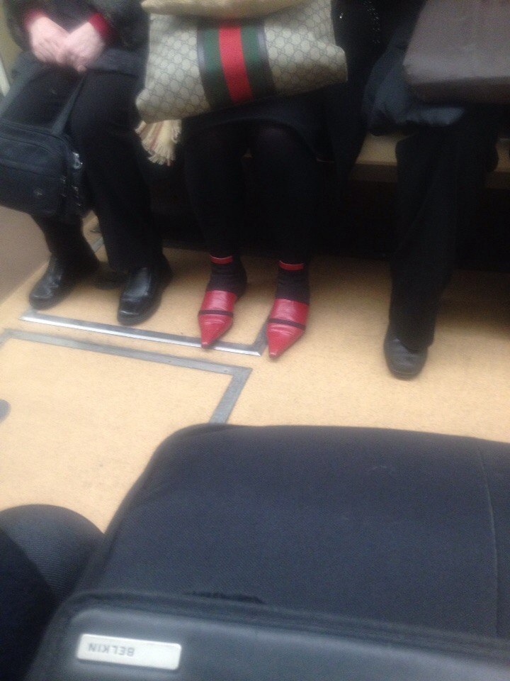 мода петербургского метро, мода метро, модники в транспорте, странные пассажиры метро 