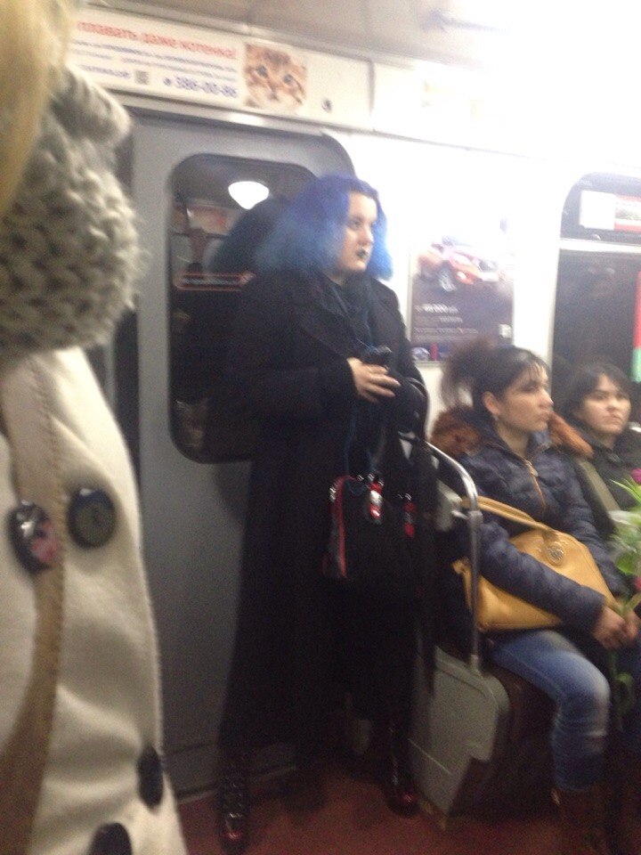 мода петербургского метро, мода метро, модники в транспорте, странные пассажиры метро 