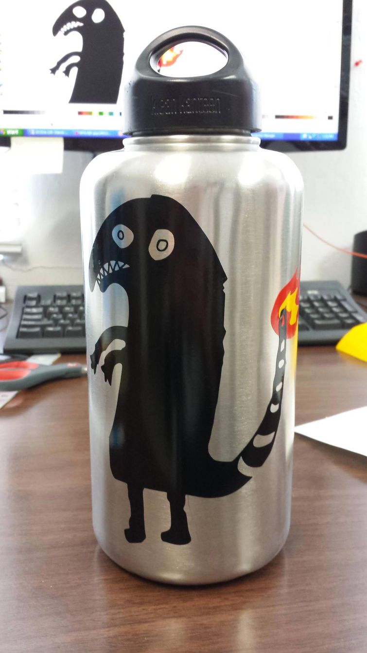 чарманедер мем, пьяный парень сделал себе татуировку покемона, пьяный парень набил себе покемона, черный чармандер