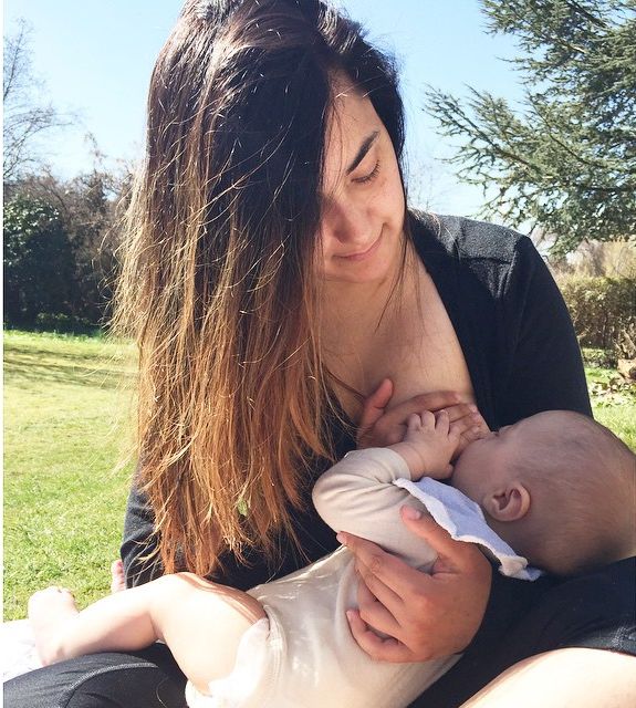 Brelfie: мамочки кормят своих детей грудью, фотографируются и выкладывают это в свой Instagram Brelfie, женщины кормят грудью, кормят грудью и выкладывают в Instagram