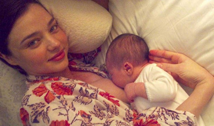 Brelfie: мамочки кормят своих детей грудью, фотографируются и выкладывают это в свой Instagram Brelfie, женщины кормят грудью, кормят грудью и выкладывают в Instagram