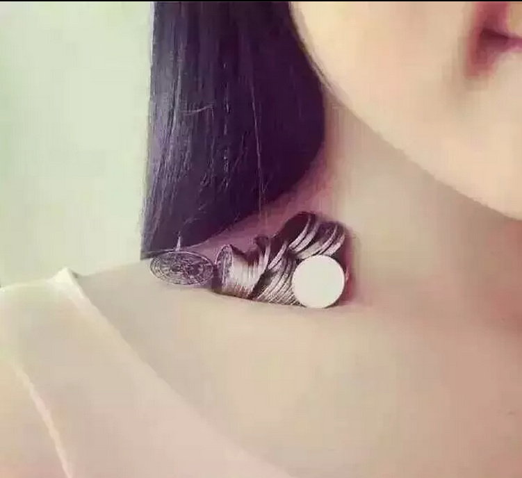 Новый безумный тренд: азиатские девушки используют свои ключицы, чтобы поместить туда как можно больше монет монеты в ключицах, selfies coins collarbones, ключицы