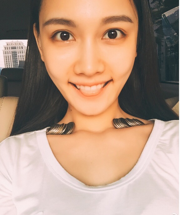 Новый безумный тренд: азиатские девушки используют свои ключицы, чтобы поместить туда как можно больше монет монеты в ключицах, selfies coins collarbones, ключицы