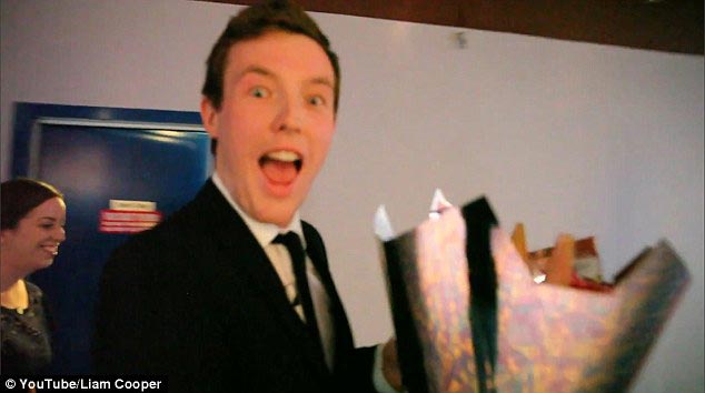 записал видео клип для девушки, снял клип чтобы сделать предложение, предложение в кинотеатре клип, кинотеатр клип Magic предложение