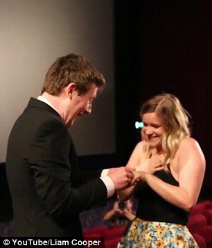 записал видео клип для девушки, снял клип чтобы сделать предложение, предложение в кинотеатре клип, кинотеатр клип Magic предложение