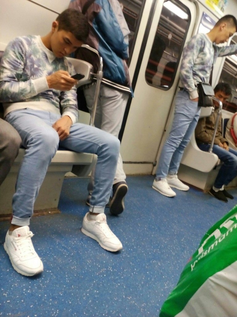 мода петербургского метро, мода метро, модники в транспорте, странные пассажиры метро 